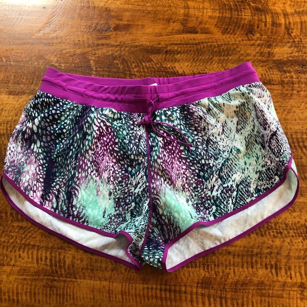 ⛱️NWOT Fabletics - Purple Patterned Athletic Running Shorts - XL